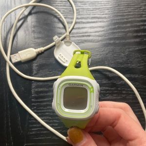 Used Garmon Forerunner 10. Works well! Charger included!